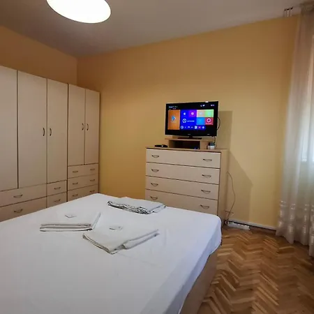 Julia - Cosy Варна